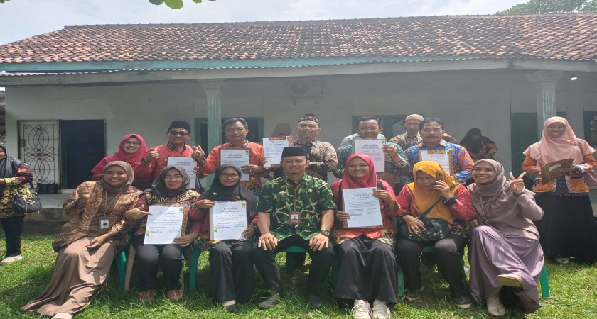 SMPN Satu Atap 2 Tulang Bawang Barat Menerima Penghargaan Sekolah Potensial dari Dinas Pendidikan dan Kebudayaan Kabupaten Tulang Bawang Barat