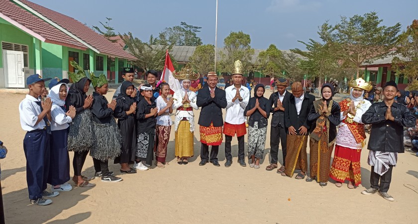 Fashion Show Kebudayaan di SMPN Satu Atap 2 Tulang Bawang Barat